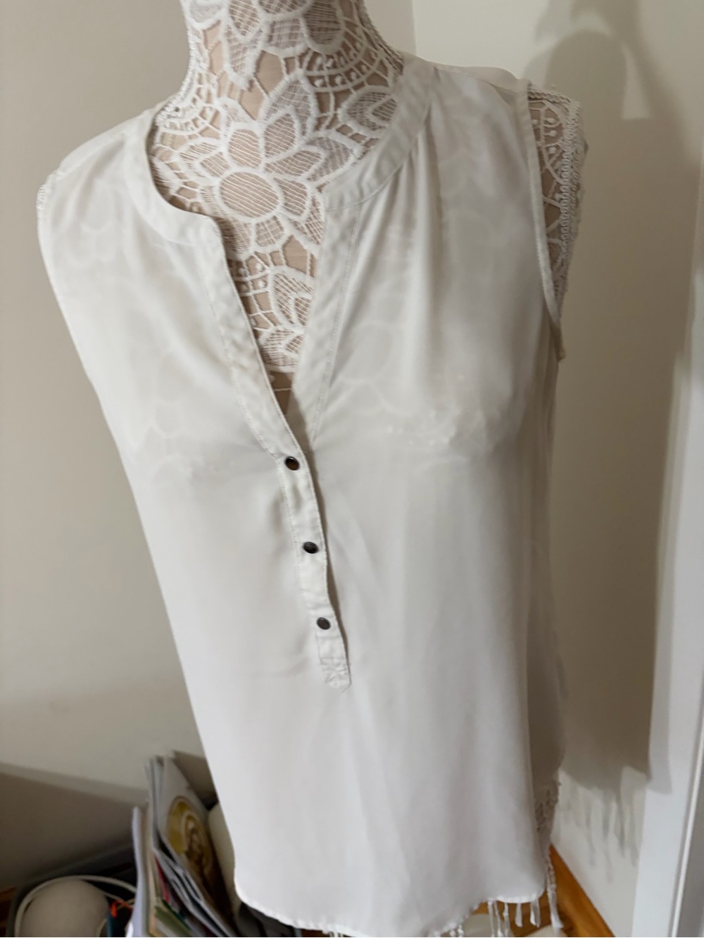 Women’s Blouse Bundle of 2 – Size Medium – White & Geometric Print - Picture 10 of 15